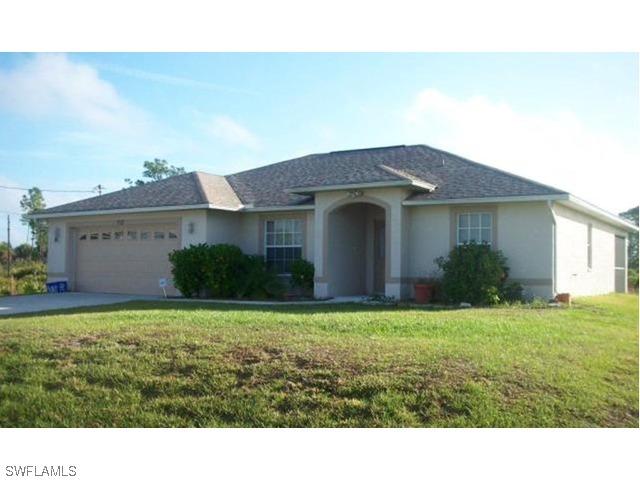 712 Lake Ave., Lehigh Acres, FL 33972