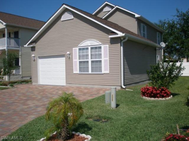 365 Leawood Cir., Naples, FL 34104