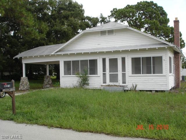 2075 Jeffcott St., Fort Myers, FL 33901