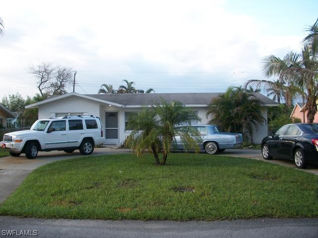 4821 Barcelona Cir., Naples, FL