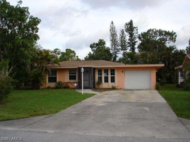 4690 Parrot Ave., Naples, FL 34104