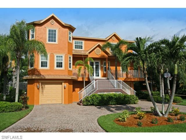 207 San Mateo Dr., Bonita Springs, FL 34134
