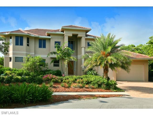 685 Embassy Ct., Marco Island, FL 34145