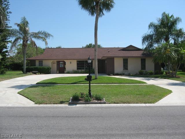 1070 Nottingham Dr., Naples, FL 34109