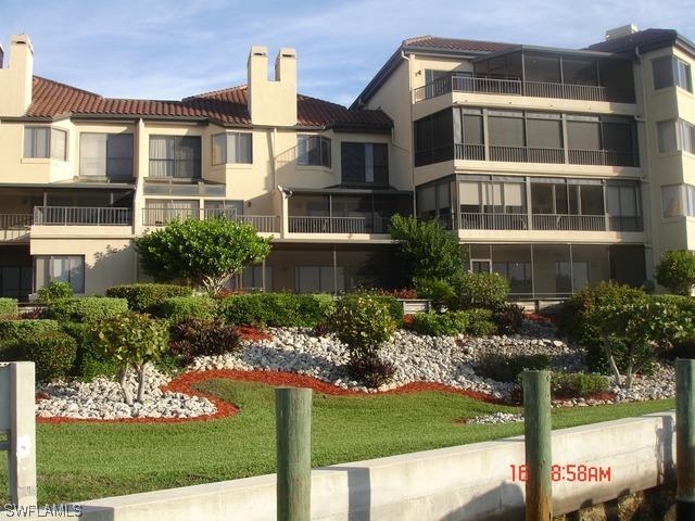 207 La Peninsula Blvd., Naples, FL