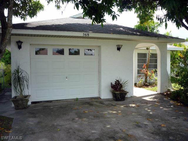 568 101st Ave., Naples, FL 34108