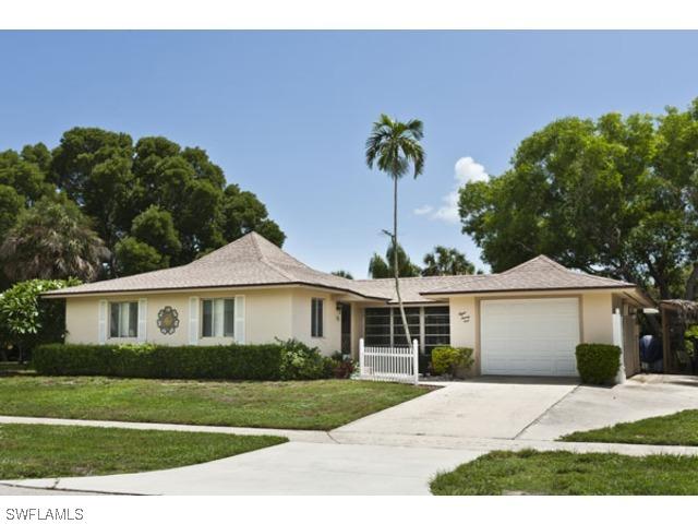 821 Manor Ter., Marco Island, FL 34145