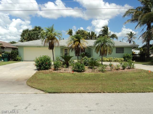 415 Willet Ave., Naples, FL 34108