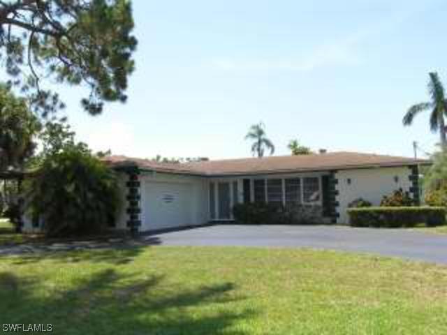 472 Putter Point Dr., Naples, FL 34103