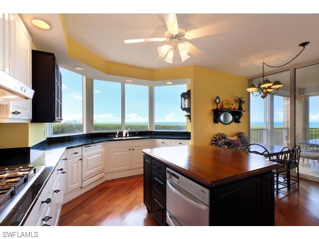 6597 Nicholas Blvd. #901, Naples, FL