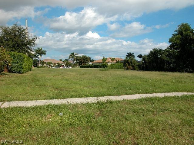 233 Heathwood Dr., Marco Island, FL