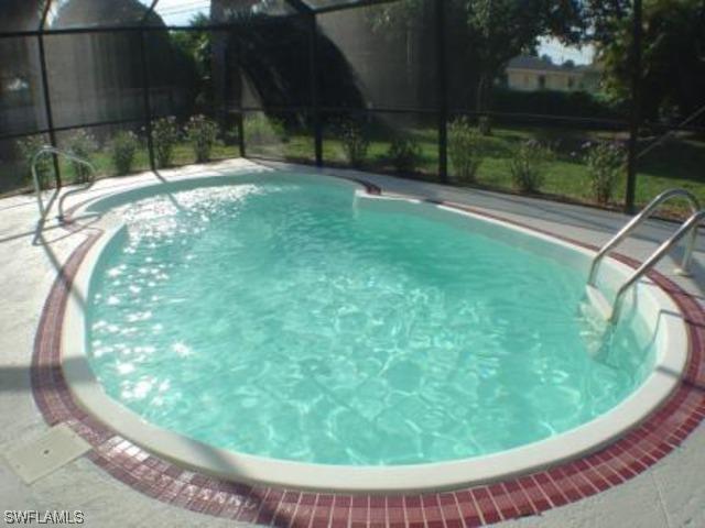 206 Willowick Dr., Naples, FL 34110