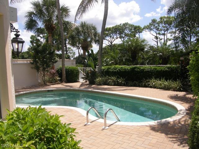 348 Carlton Pl., Naples, FL 34108