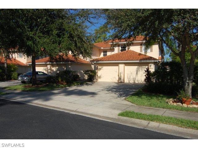 300 Robin Hood Cir. #102, Naples, FL 34104