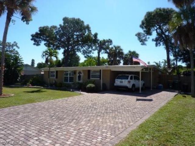 1960 Holiday Ln., Naples, FL 34104