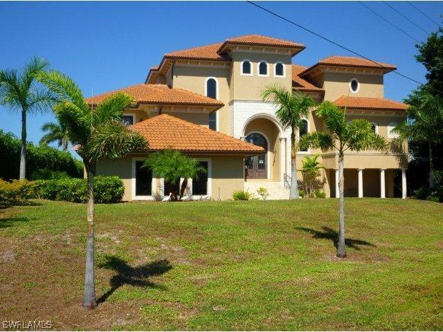 2 Dolphin Cir., Naples, FL 34113