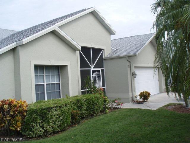 734 Warwick Pl., Naples, FL 34104