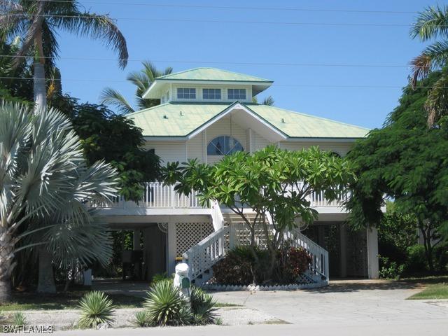 90 Sand Hill St., Marco Island, FL 34145