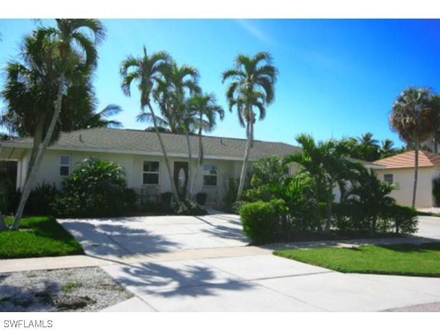 811 Wintergreen Ct., Marco Island, FL 34145