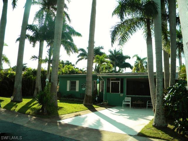 428 Central Ave., Naples, FL 34102