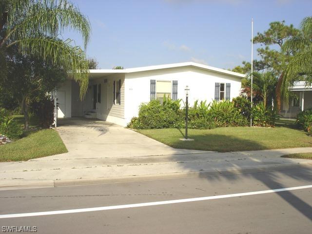 553 Charlemagne Blvd., Naples, FL 34112