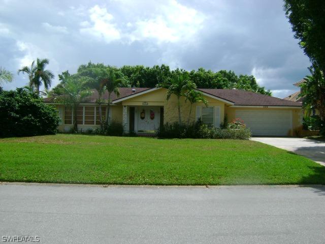 726 Riviera Dr., Naples, FL 34103
