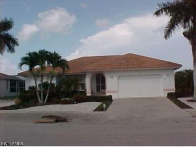 157 W Flamingo Cir., Marco Island, FL 34145