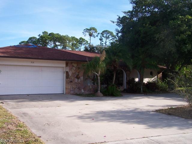 919 Nottingham Dr., Naples, FL 34109