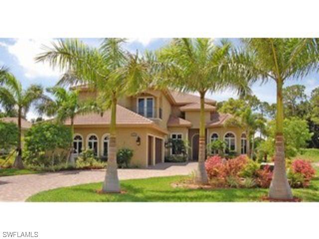 216 Charleston Ct., Naples, FL 34110