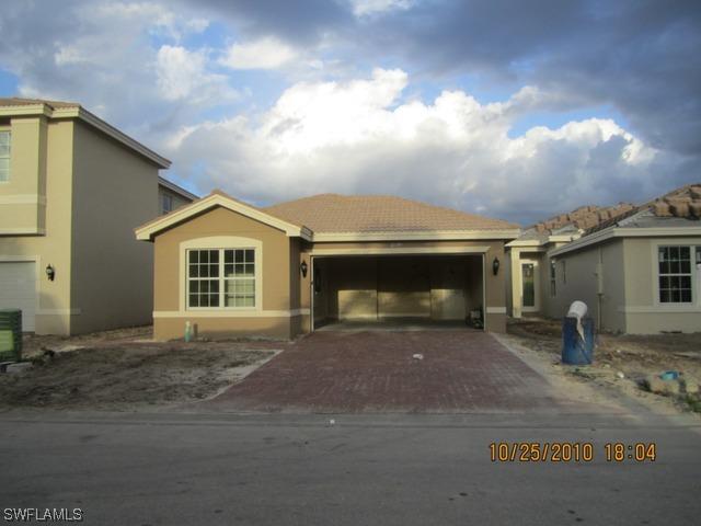 10493 Carolina Willow Dr., Fort Myers, FL 33913