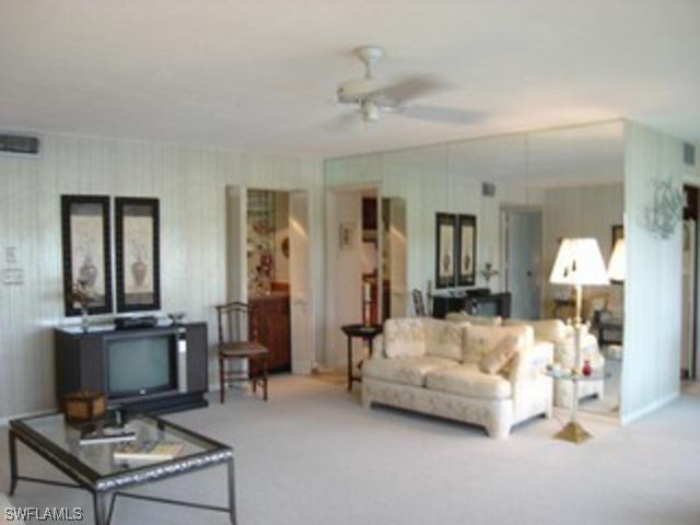 623 Wildwood Ln., Naples, FL