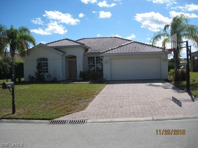 2252 Valencia Lakes Cir., Naples, FL 34120
