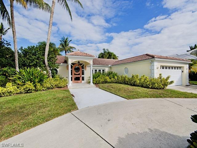 657 Binnacle Dr., Naples, FL