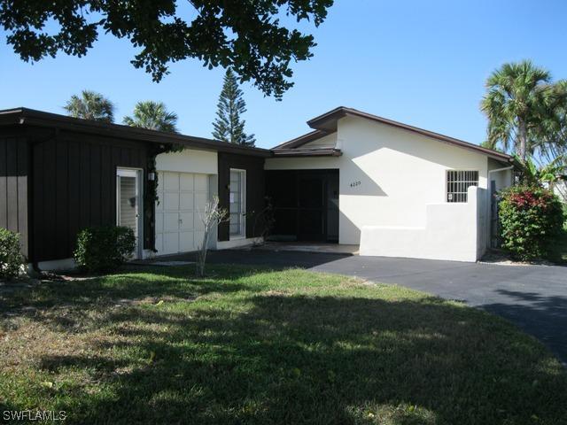 4220 Lakewood Blvd. #4, Naples, FL