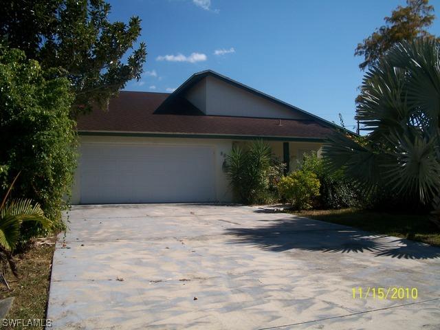 882 Bluebird St., Naples, FL