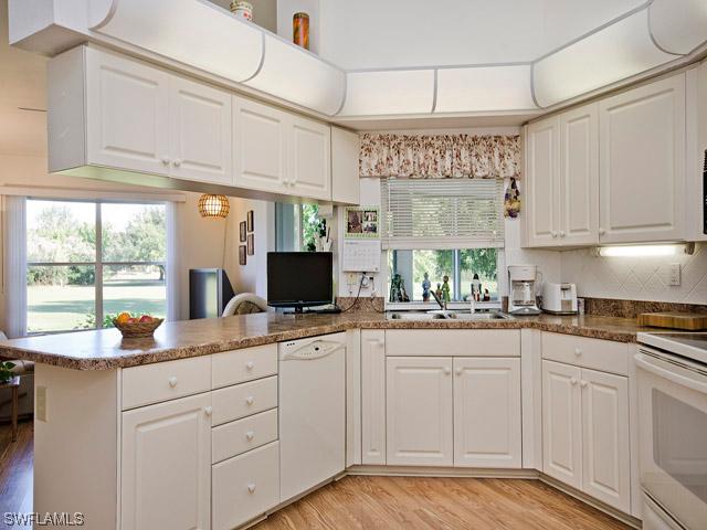 136 Estelle Dr., Naples, FL 34112