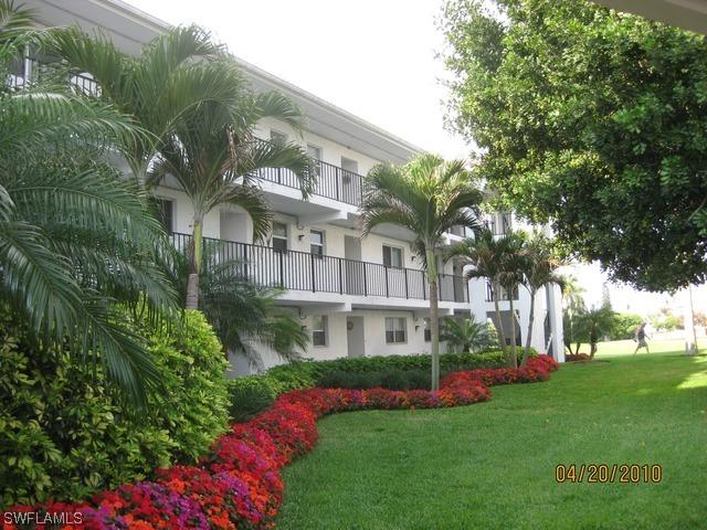 17 High Point Cir. ##207, Naples, FL 34103