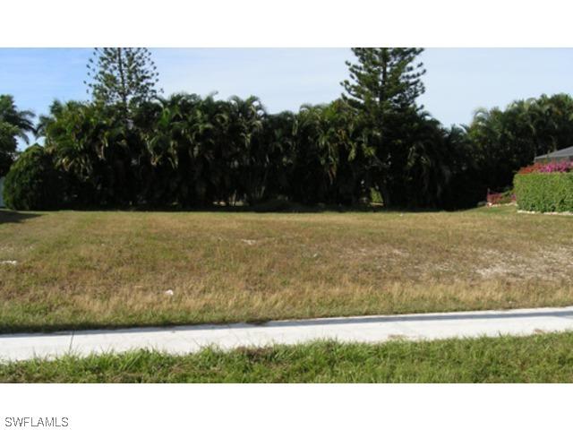 136 Bermuda Rd., Marco Island, FL