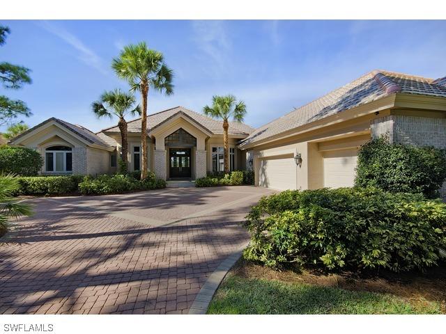 909 Barcarmil Way, Naples, FL 34110