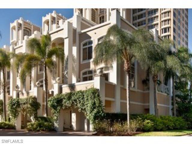 7095 Pelican Bay Blvd. #V-14, Naples, FL 34108