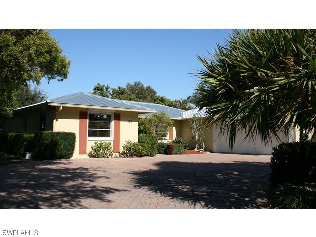 725 Coral Dr., Naples, FL 34102