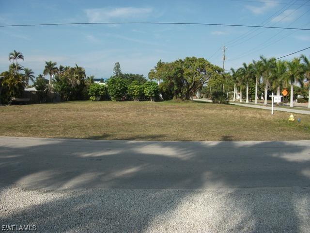 3 Pelican St., Naples, FL