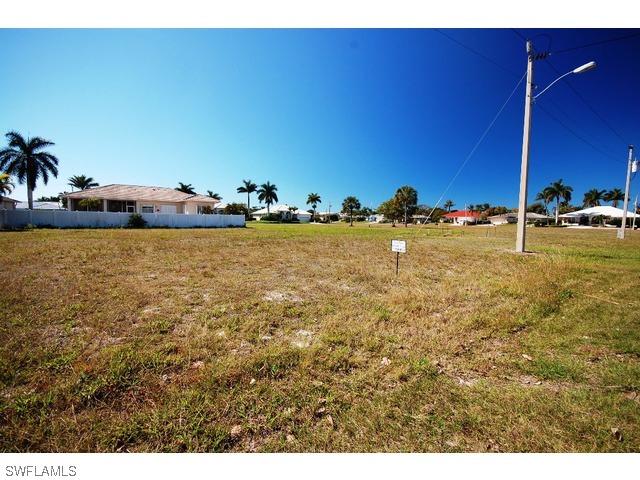 1435 Honeysuckle Ave., Marco Island, FL 34145