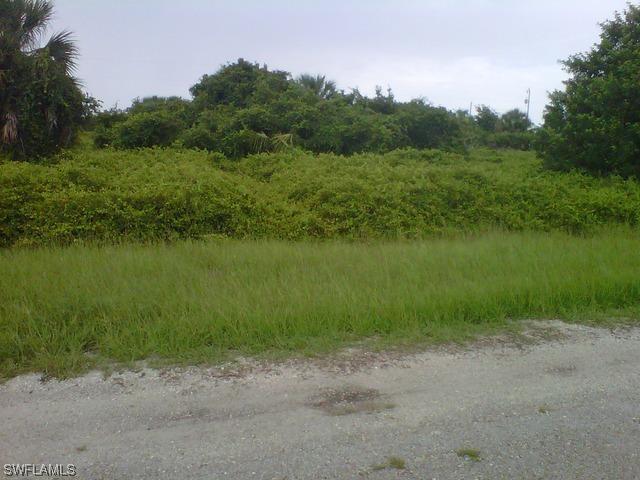 821 Hoosier St., Lehigh Acres, FL 33974