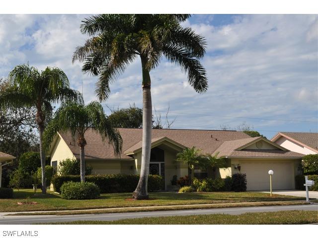 902 Charlemagne Blvd., Naples, FL