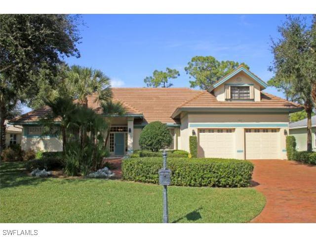 1915 Manchester Cir., Naples, FL 34109
