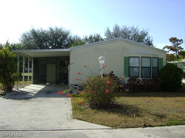 607 Charlemagne Blvd., Naples, FL 34112