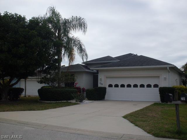 235 Stanhope Cir., Naples, FL 34104