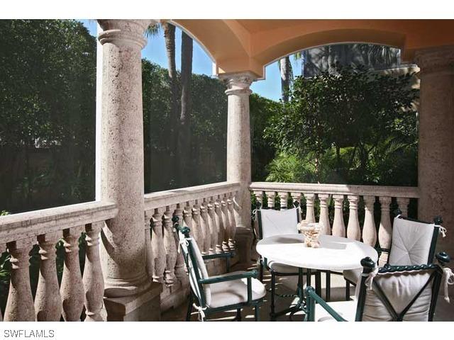 665 Via Mezner #204, Naples, FL 34108