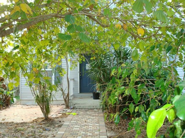 279 Leawood Cir., Naples, FL 34104